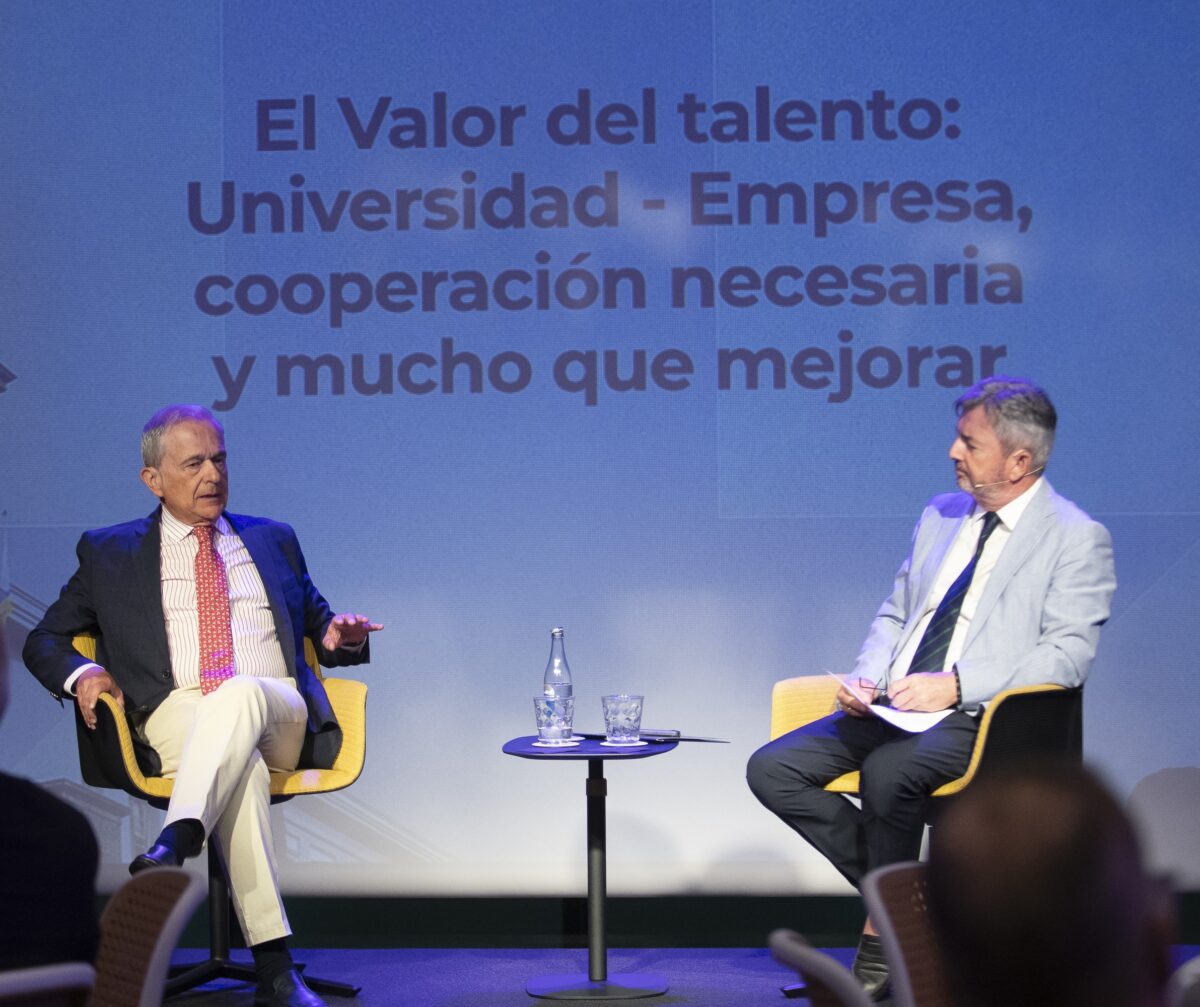 Lee más sobre el artículo Antonio Abril defiende el papel de las universidades como generadoras de talento en la universidad de La Laguna